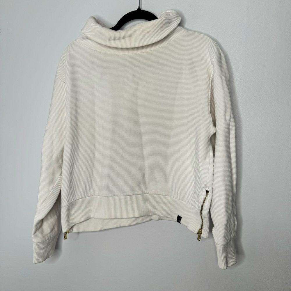 Varley Turtle Neck Pullover Size Medium - image 1